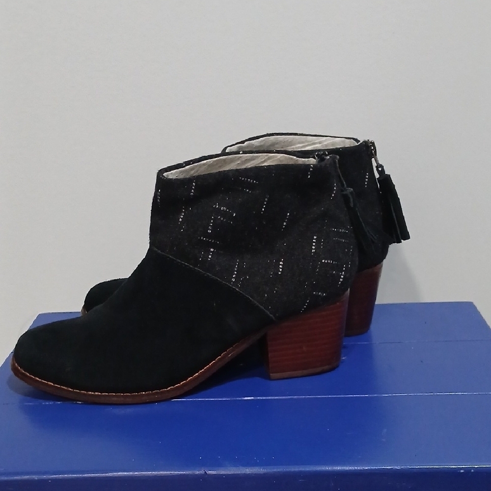 Toms Stylish Black Ankle Boots, Pre-owned, Sz 8